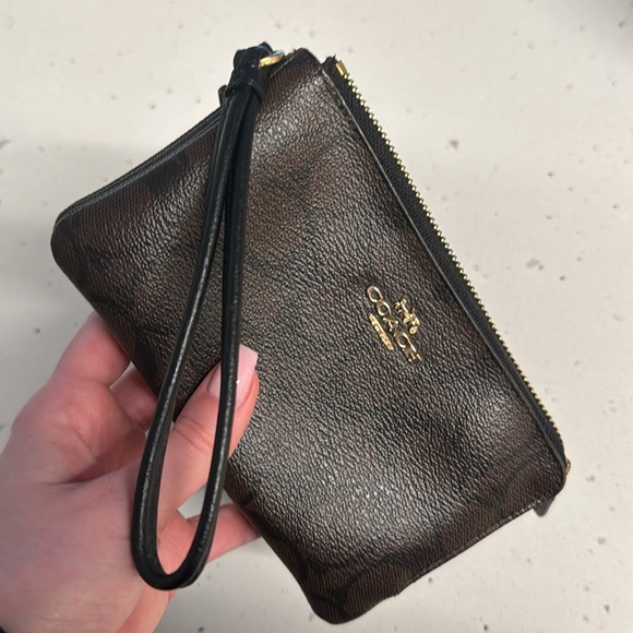 Coach Wristlet / Clutch - Picture 7 of 8